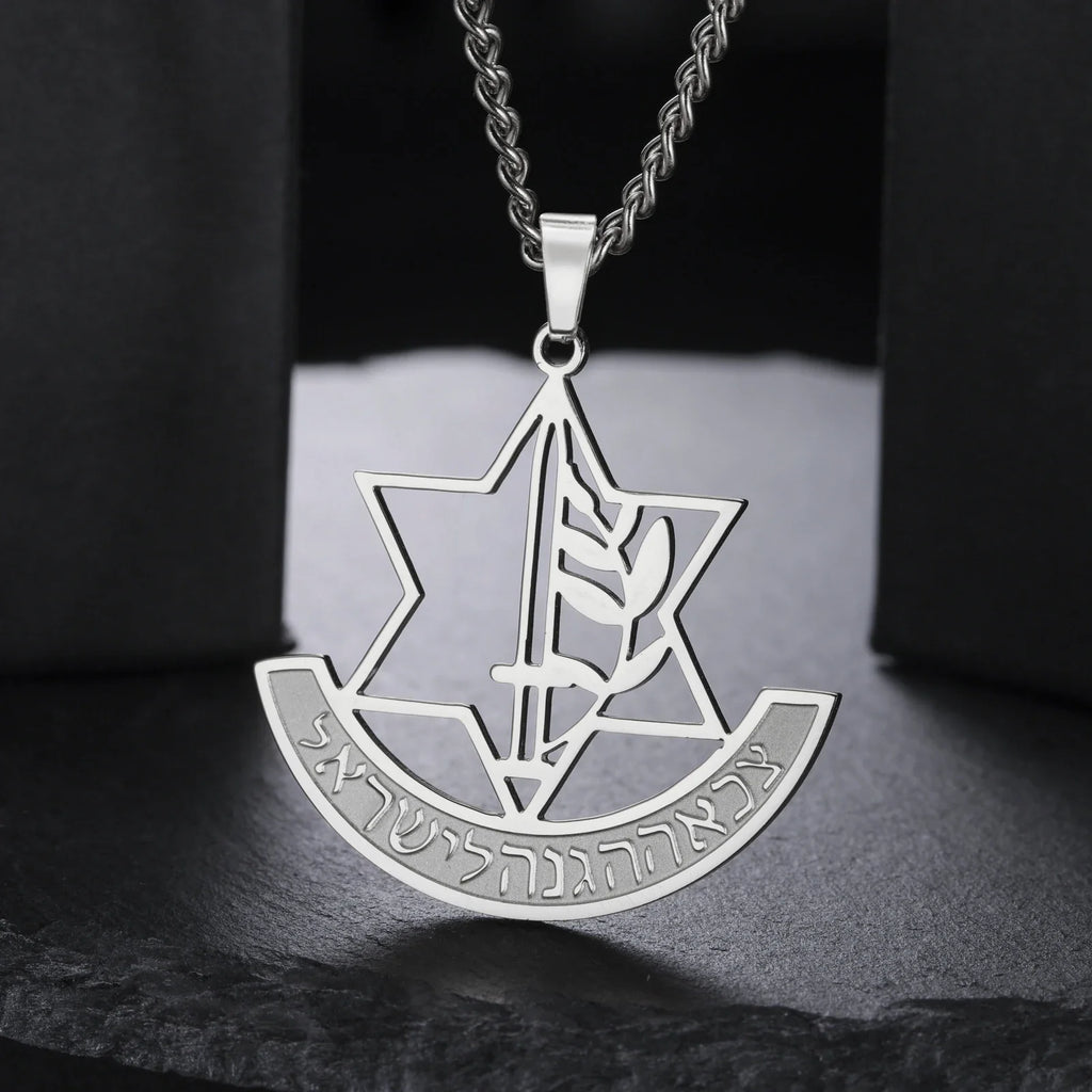 Collar con colgante de la estrella de David y flor de lis simbólica judía plata