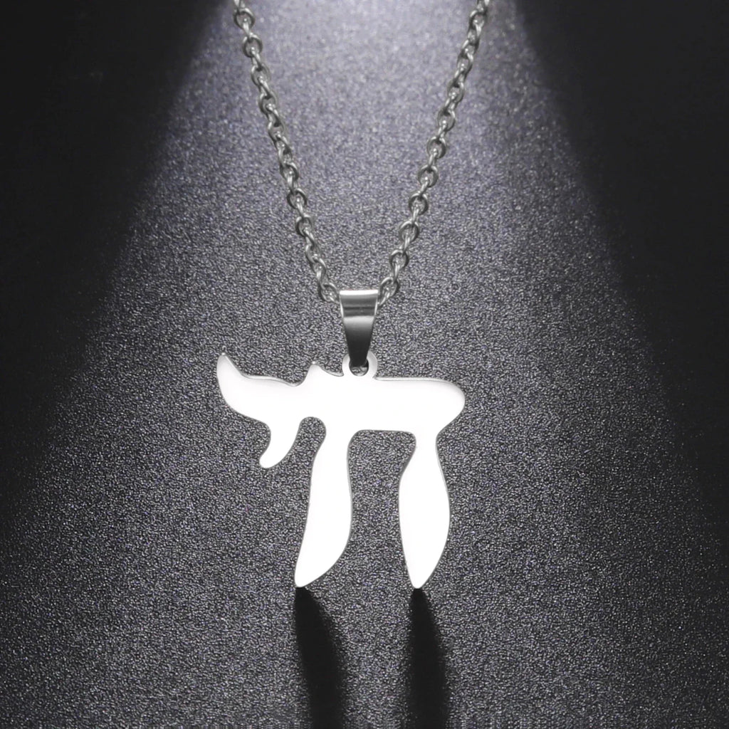 Collar con colgante de la letra hebrea Chai símbolo de vida judía plata