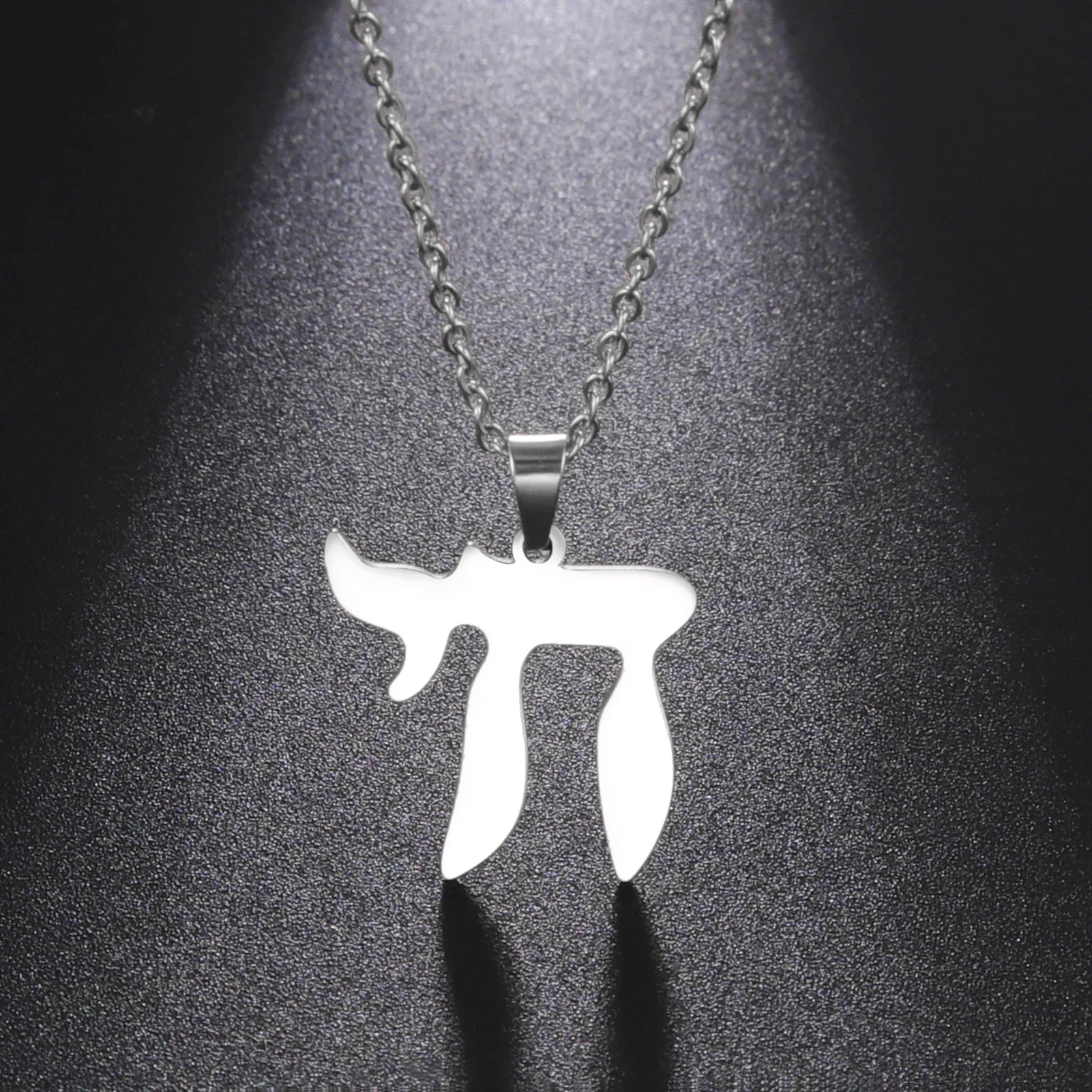 Collar con colgante de la letra hebrea Chai símbolo de vida judía plata