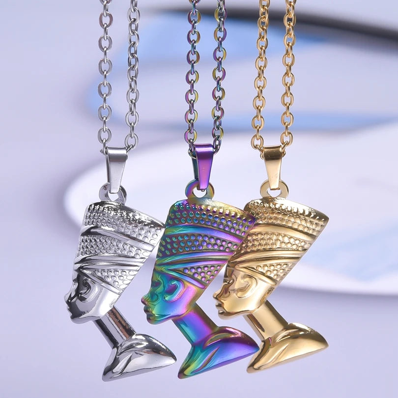 Collar con Colgante de Nefertiti plata antigua