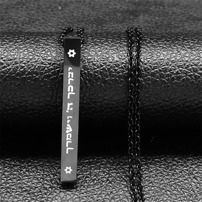 Collar con colgante de protección Mesuzah y letras hebreas judías en negro