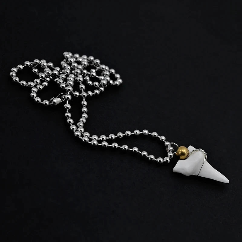 Collar con Colgante de Diente de Tiburón Blanco