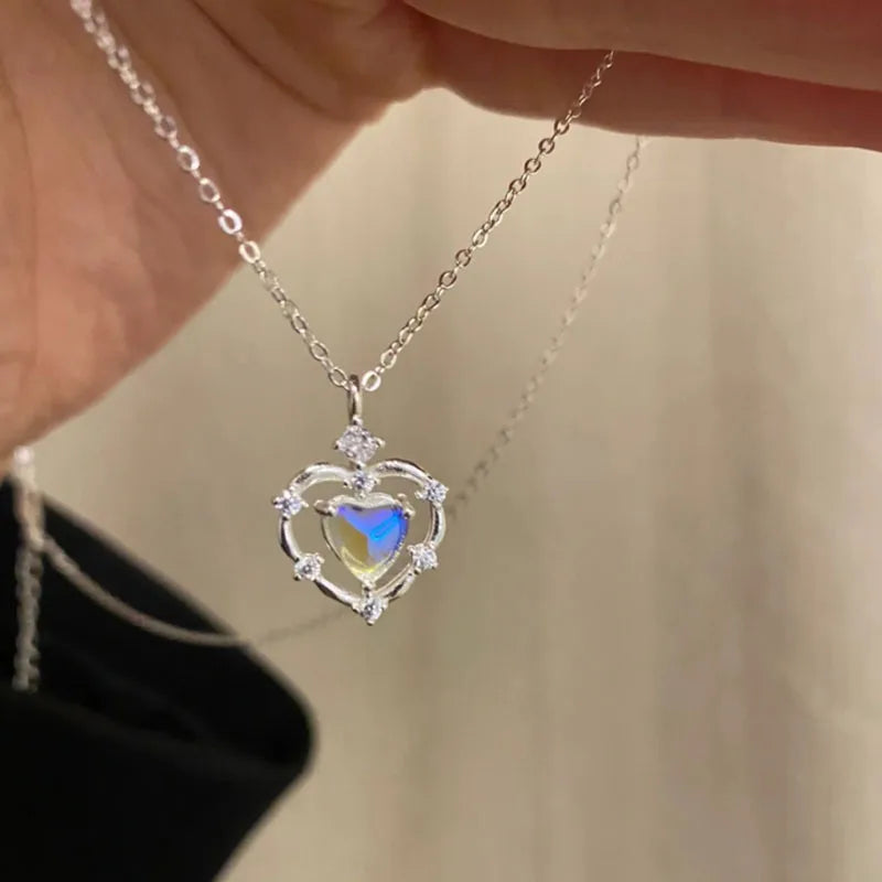 Collar con colgante de doble corazón de piedra de luna