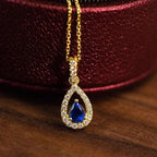 Collar con colgante de doble gota de agua y cristal azul zafiro