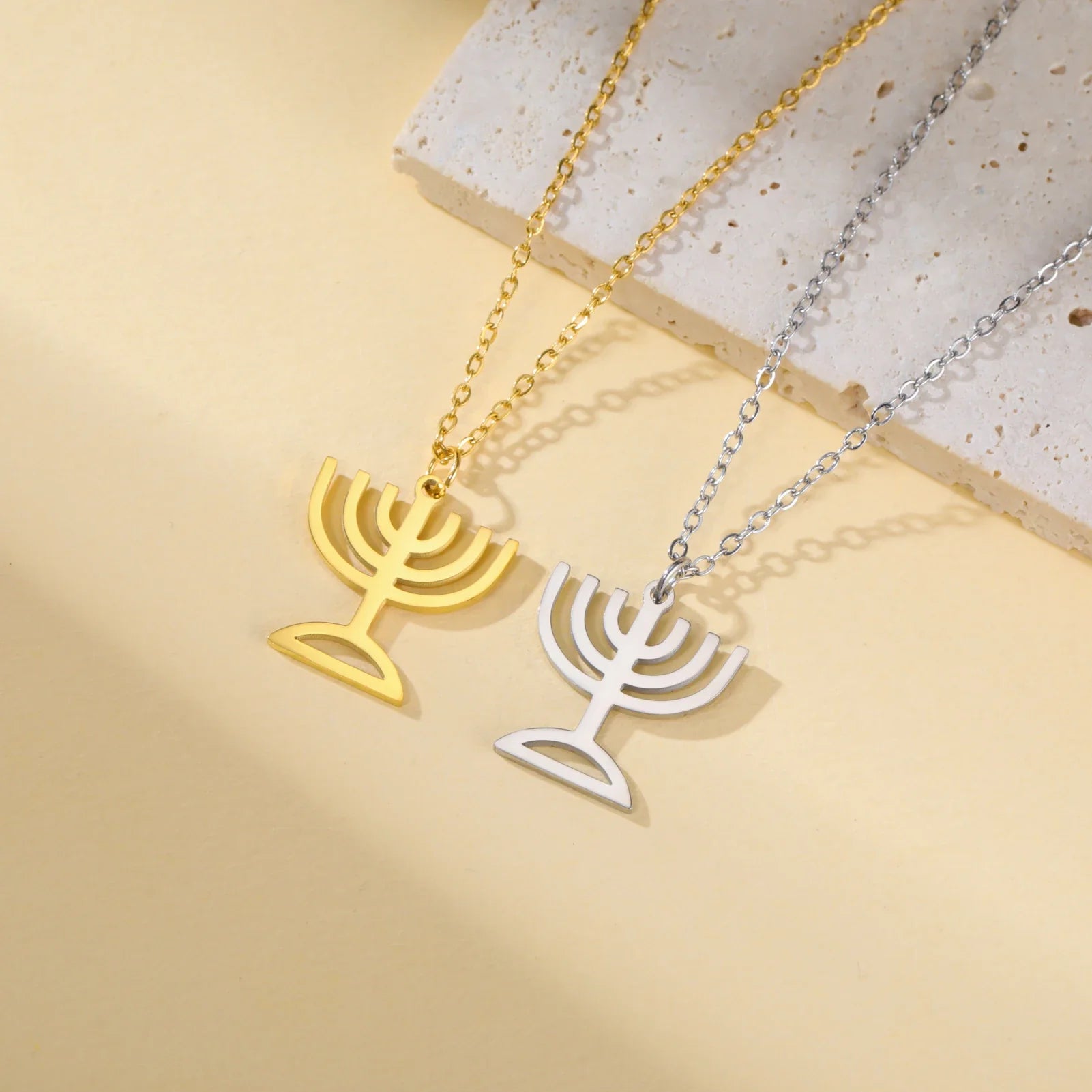 Collar con colgante del símbolo de la identidad judía Menorah 