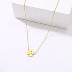 Collar con colgante de hoja de trébol de la suerte dorado