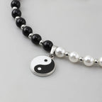 Collar con Colgante de Perlas Yin Yang Negro y Blanco