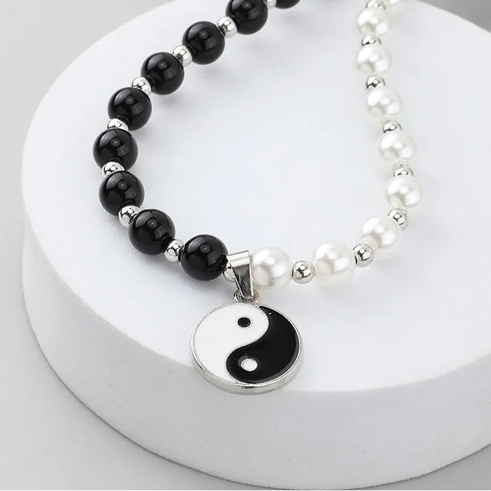 Collar con Colgante de Perlas Yin Yang Negro y Blanco