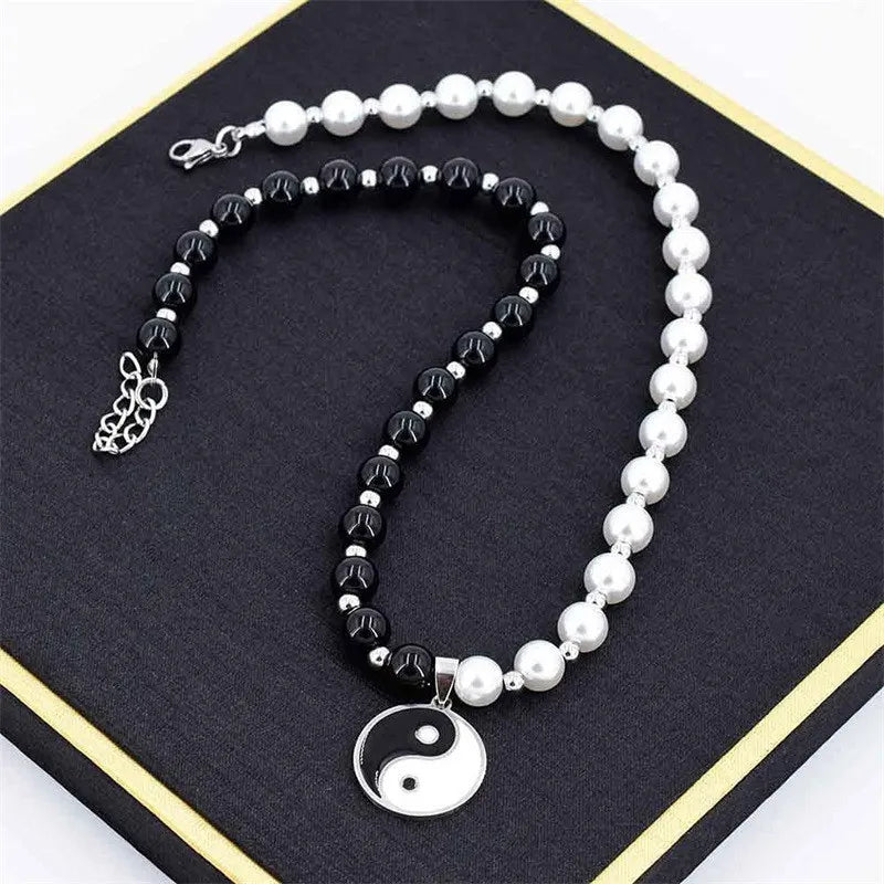Collar con Colgante de Perlas Yin Yang Negro y Blanco