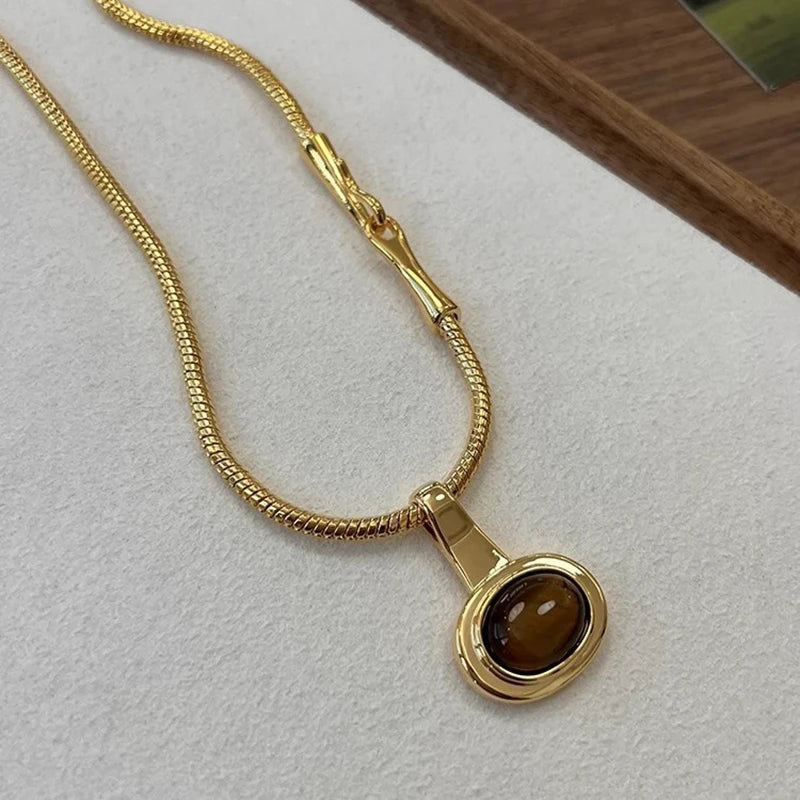 Necklace with oval tiger's eye stone pendant