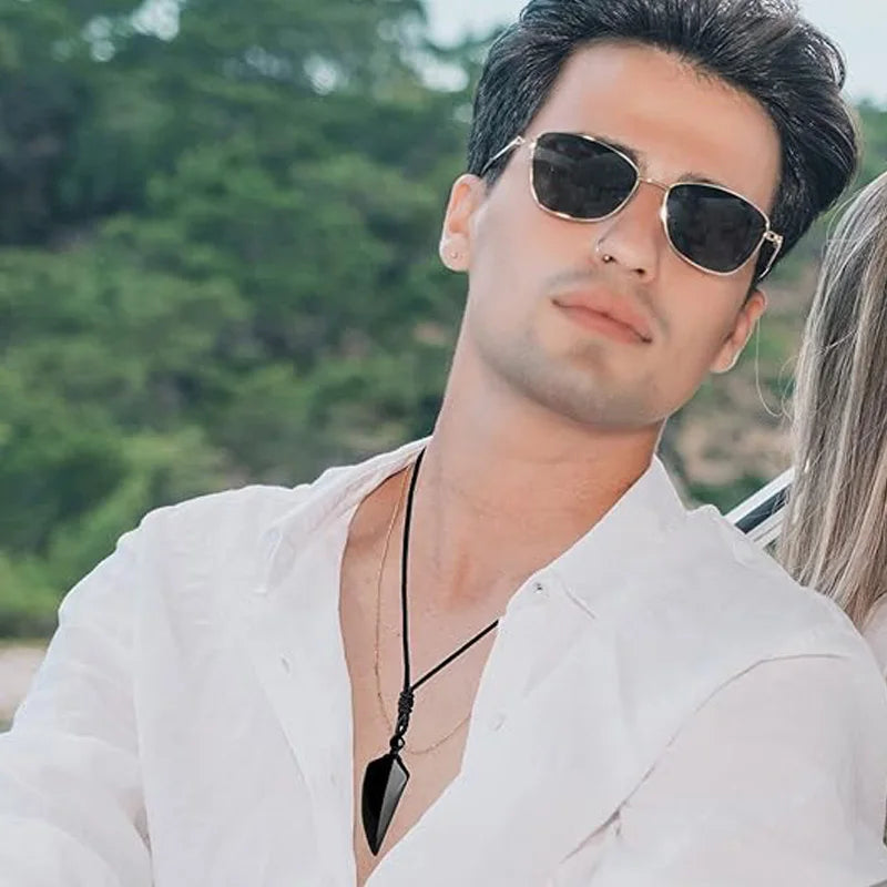 Collar con colgante de piedra natural Diente de tiburón