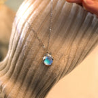 Collar con colgante de piedra lunar de circonio