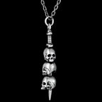 Collar con Colgante de Espada y Calaveras