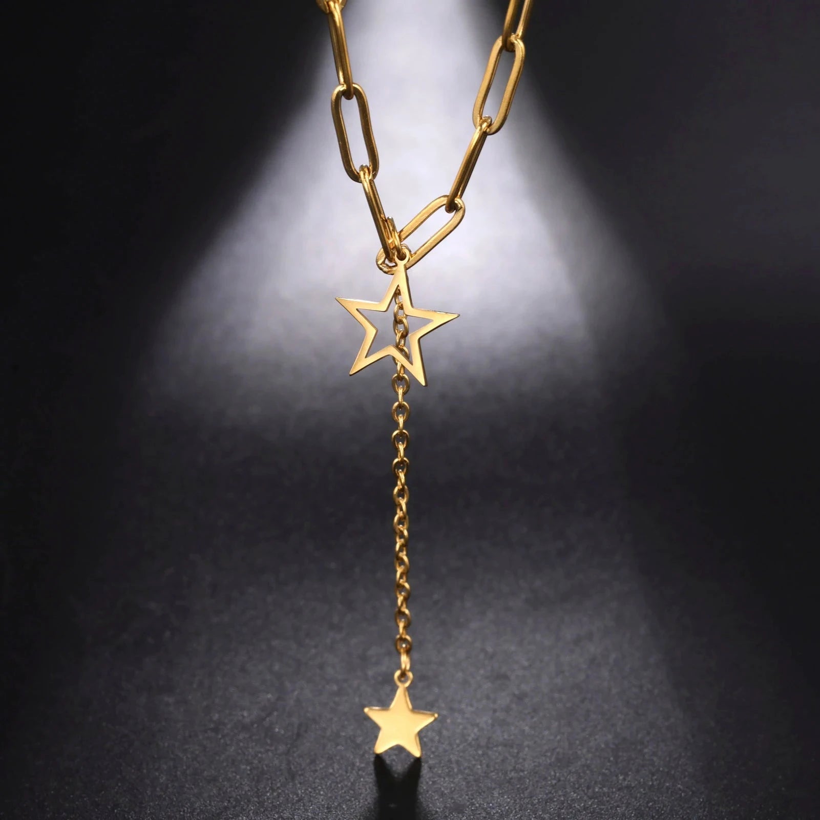 Collar con colgante de estrellas dorado