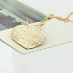 Collar con Colgante de Hoja Otoñal