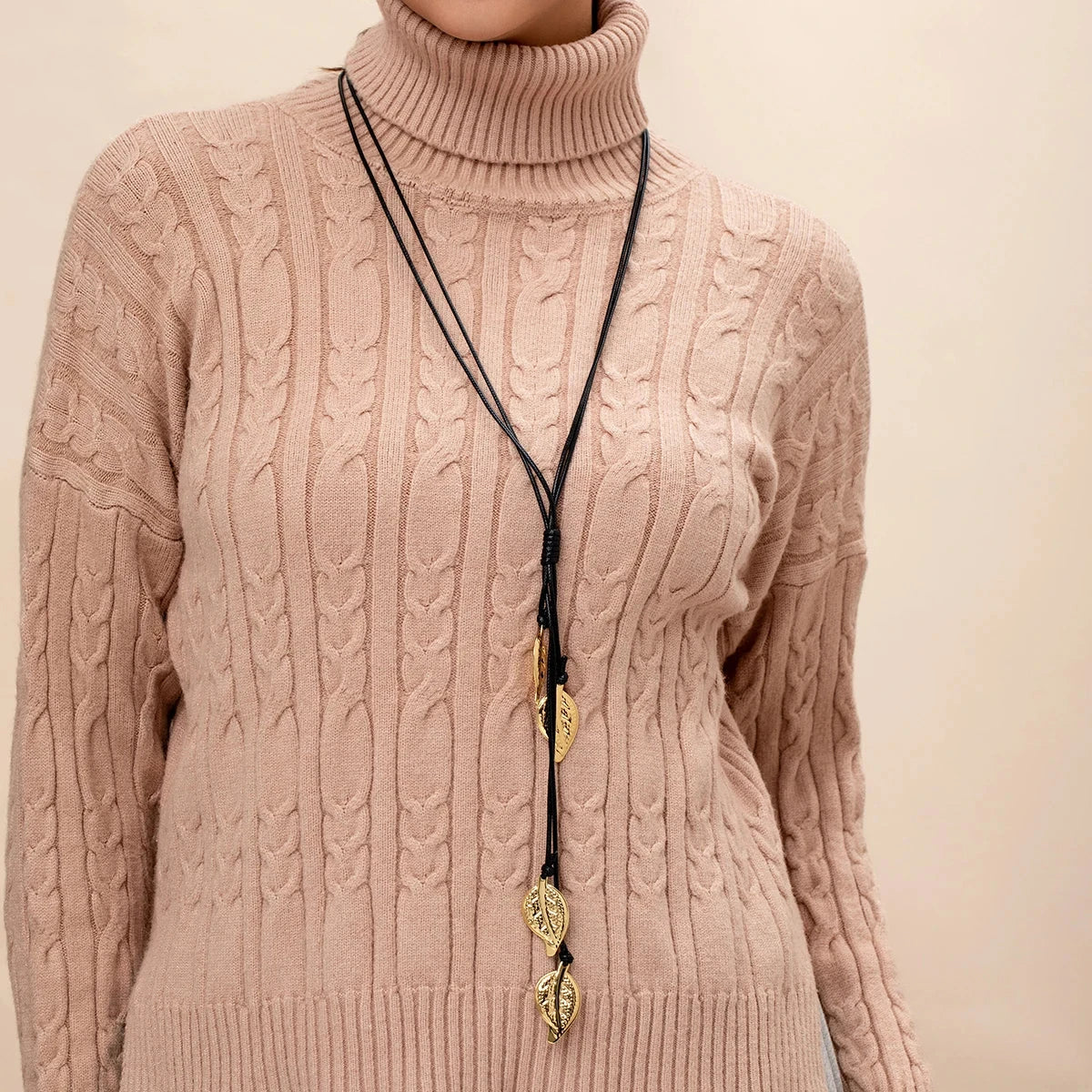 Collar con Colgante de Hoja de Otoño