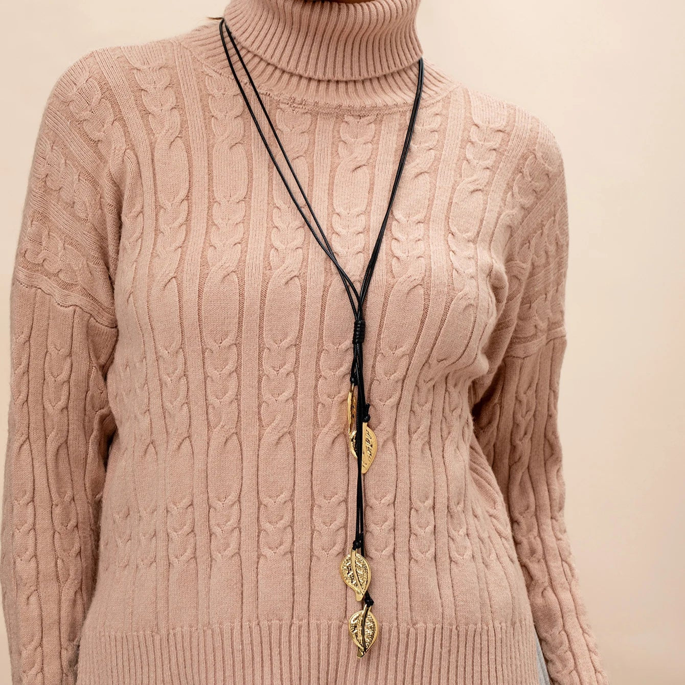 Collar con Colgante de Hoja de Otoño