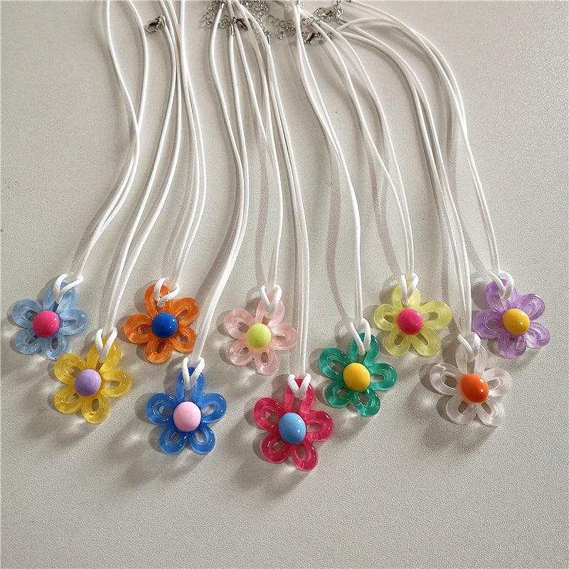 Collar con Colgante de Flor Colorida
