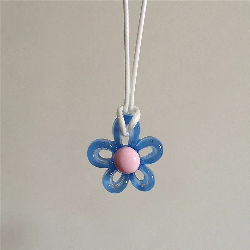 Collar con Colgante de Flor Colorida