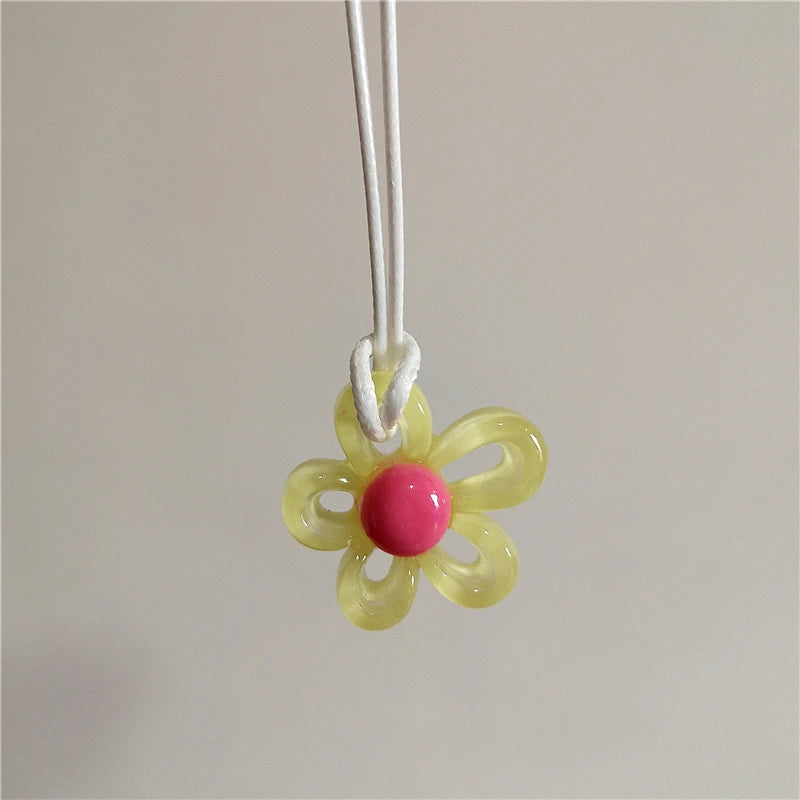 Collar con Colgante de Flor Colorida amarillo