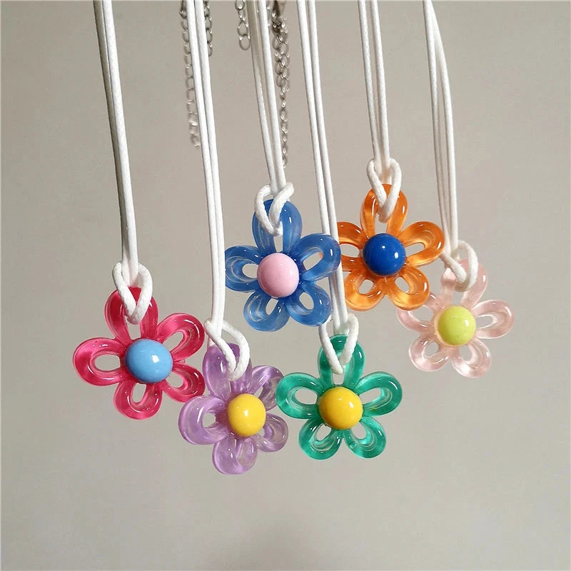 Collar con Colgante de Flor Colorida
