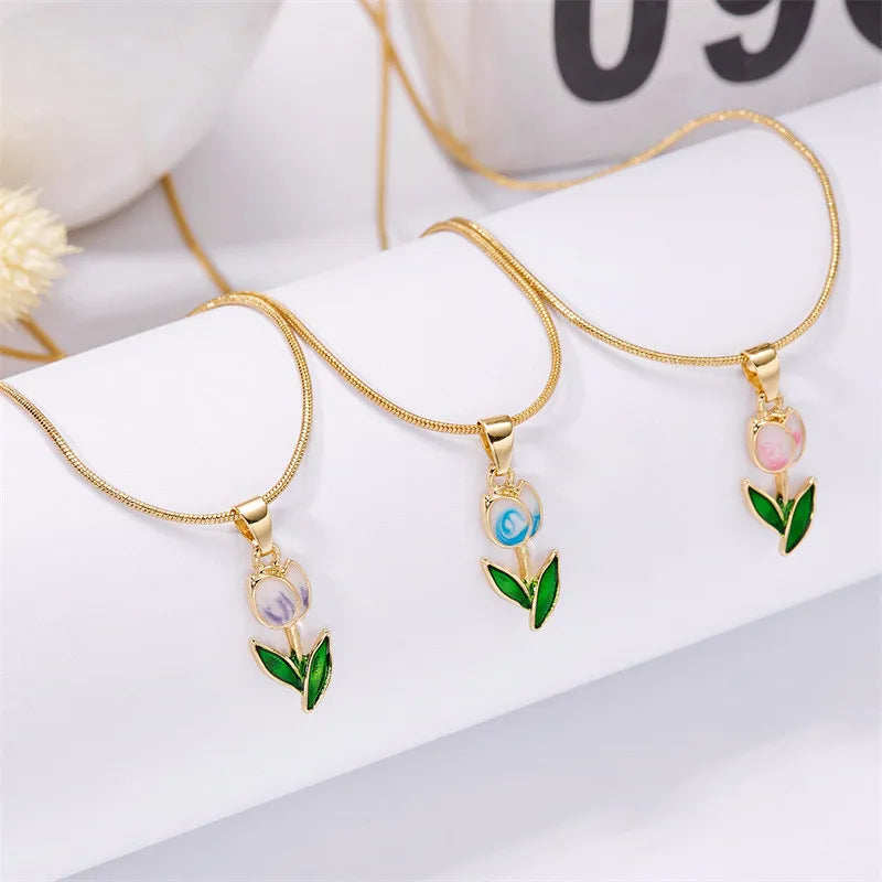 Collar con colgante de flor de tulipán en esmalte de color 