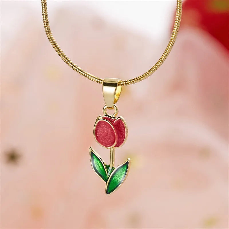 Collar con colgante de flor de tulipán en esmalte de color rojo