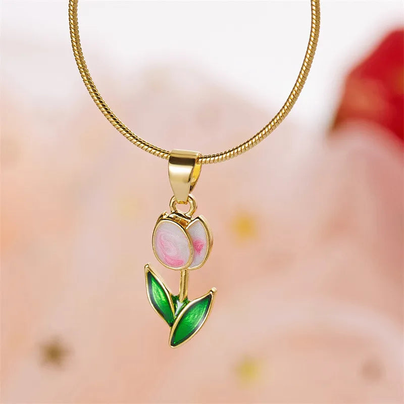 Collar con colgante de flor de tulipán en esmalte de color blanco y rosa