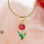 Collar con colgante de flor de tulipán en esmalte de color rojo
