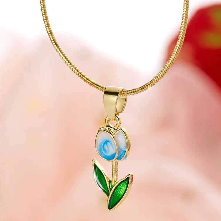 Collar con colgante de flor de tulipán en esmalte de color blanco y azul