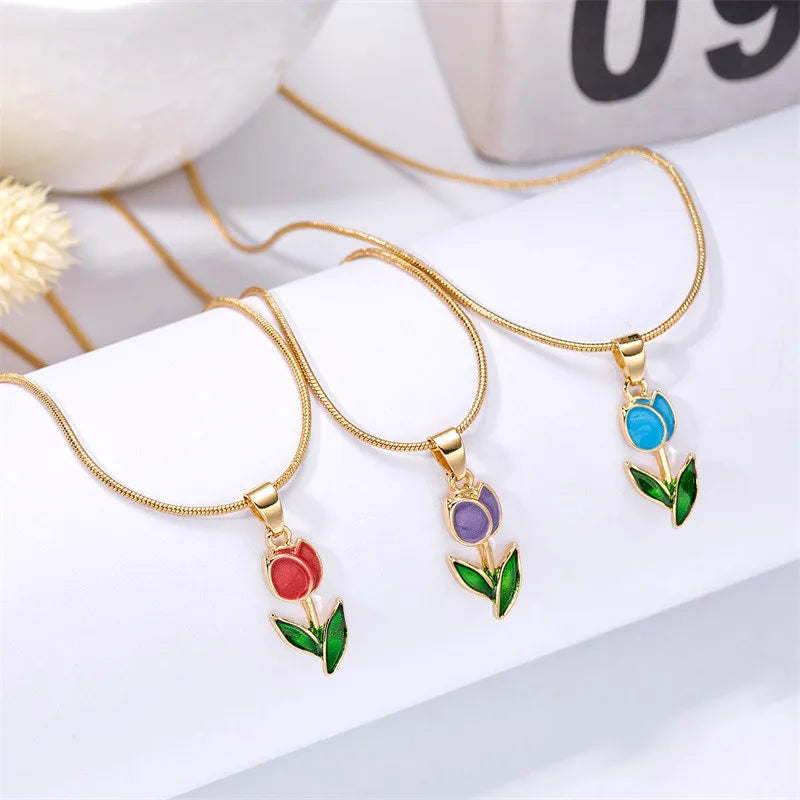Collar con colgante de flor de tulipán en esmalte de color