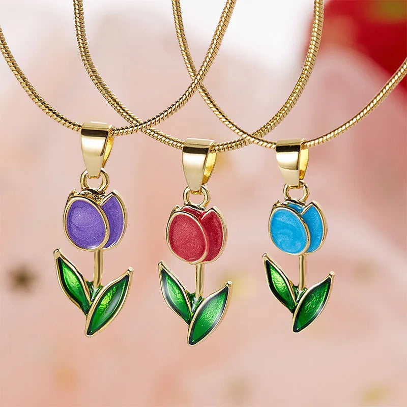 Collar con colgante de flor de tulipán en esmalte de color rojo