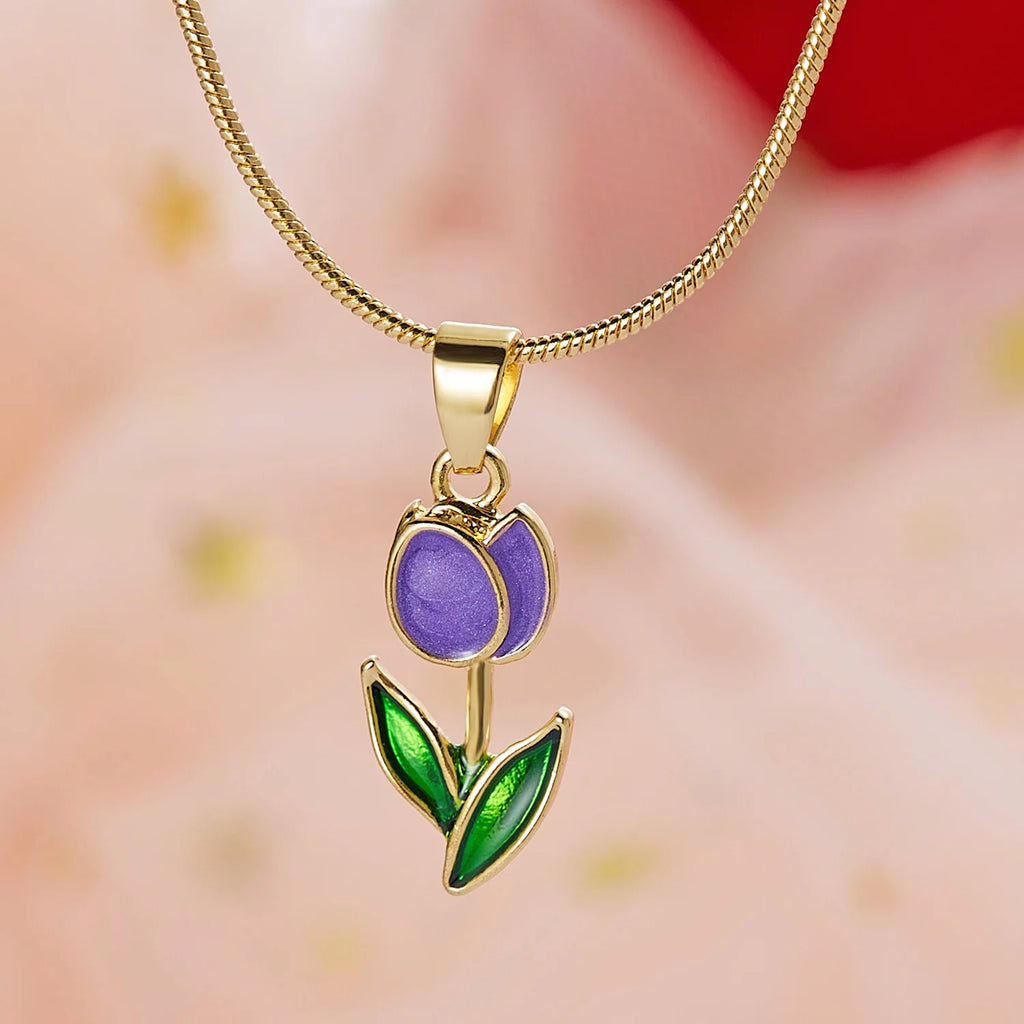 Collar con colgante de flor de tulipán en esmalte de color violeta