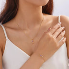 Collar con colgante de flor de tulipán en circonio violeta