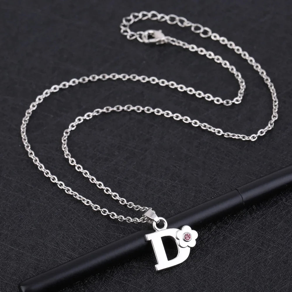 Collar con colgante de inicial y flor d