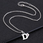 Collar con colgante de inicial y flor d