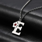 Collar con colgante de inicial y flor e