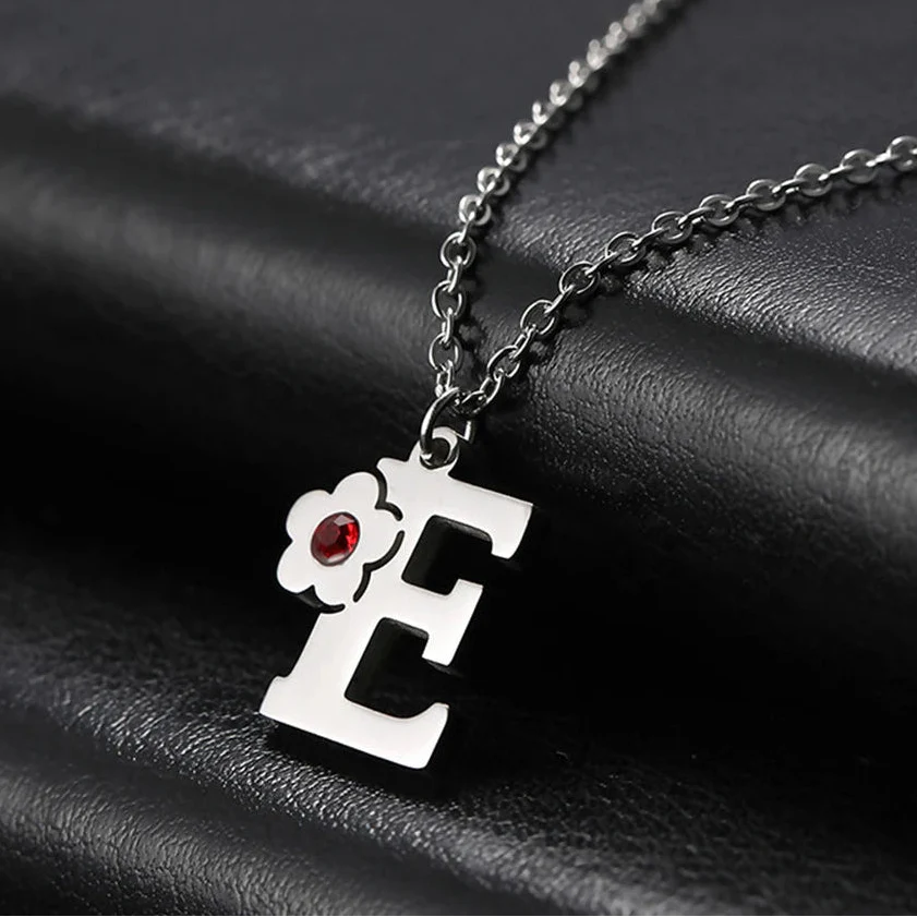 Collar con colgante de inicial y flor e
