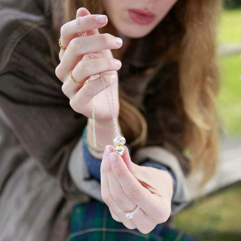 Collar con colgante de borla con corazón