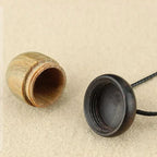 Collar con colgante de bellota de madera