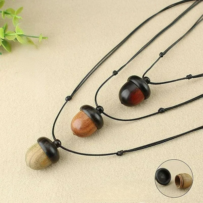 Collar con colgante de bellota de madera marrón oscuro