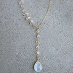 Collar con colgante de gota de agua en cristal de piedra de luna