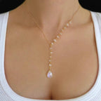 Collar con colgante de gota de agua en cristal de piedra de luna