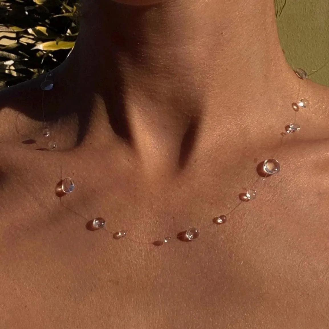 Collar con Colgante de Gota de Agua Transparente