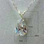 Collar con colgante de gota de agua de cristal brillante