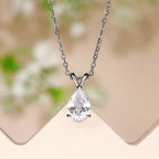Collar con colgante de gota de agua de cristal brillante