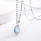Collar con colgante de gota de piedra lunar y cristal
