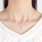 Collar con colgante de gota de piedra lunar y cristal