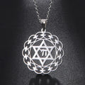 Collar con colgante grabado con los símbolos judíos estrella de David y Chai