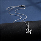 Collar personalizado con colgante de inicial m